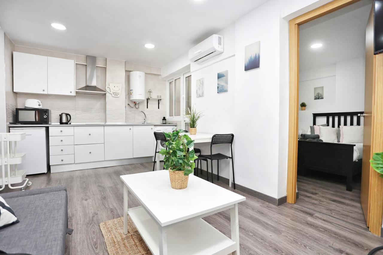 Holidays2Malaga Goya - Zona Huelin & 500 Mts De La Playa Apartment Bagian luar foto
