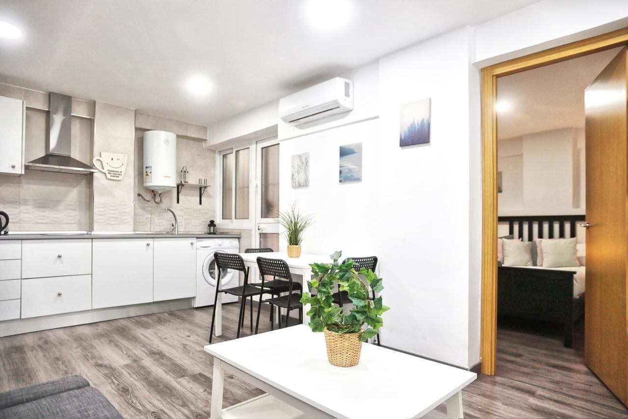 Holidays2Malaga Goya - Zona Huelin & 500 Mts De La Playa Apartment Bagian luar foto