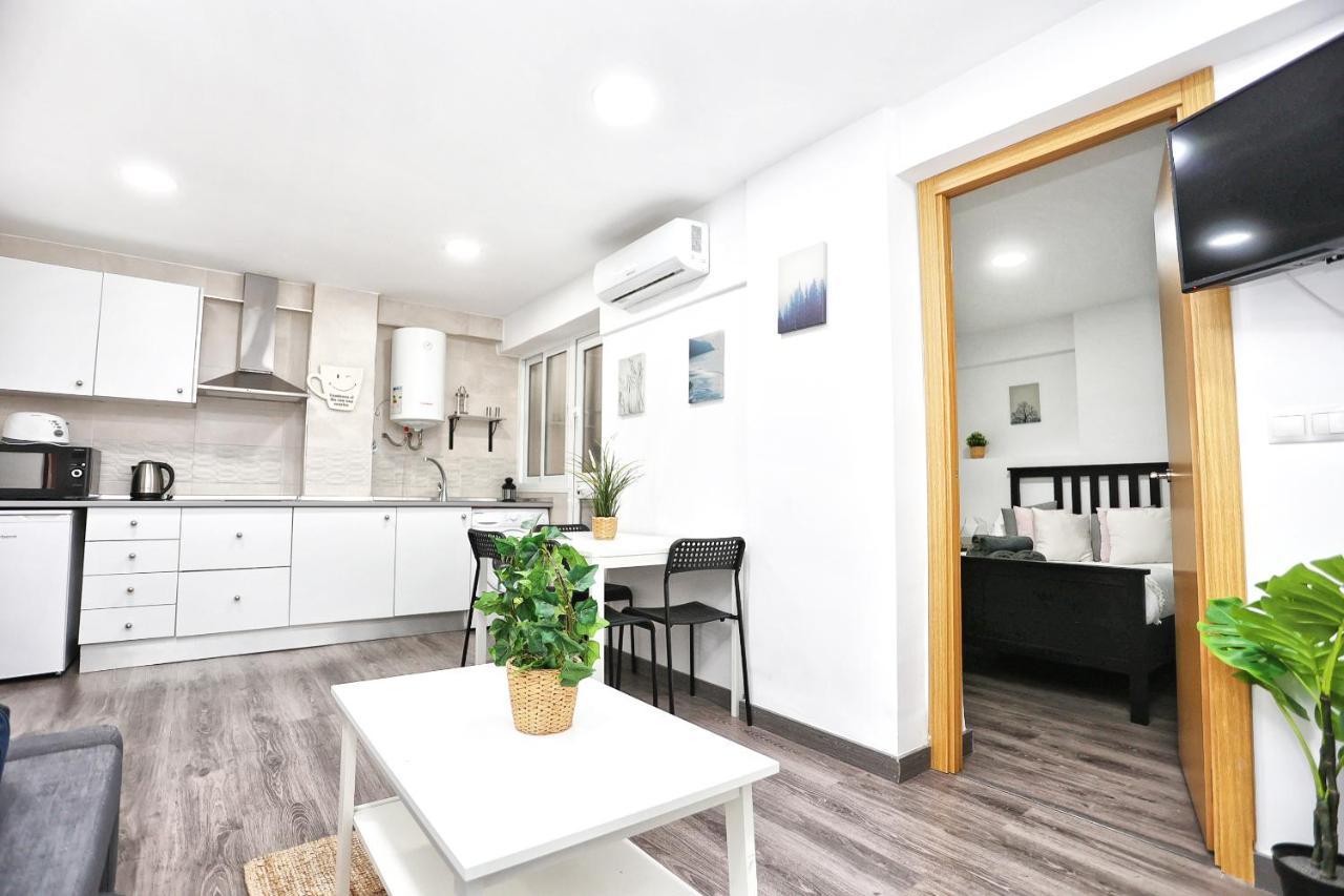 Holidays2Malaga Goya - Zona Huelin & 500 Mts De La Playa Apartment Bagian luar foto
